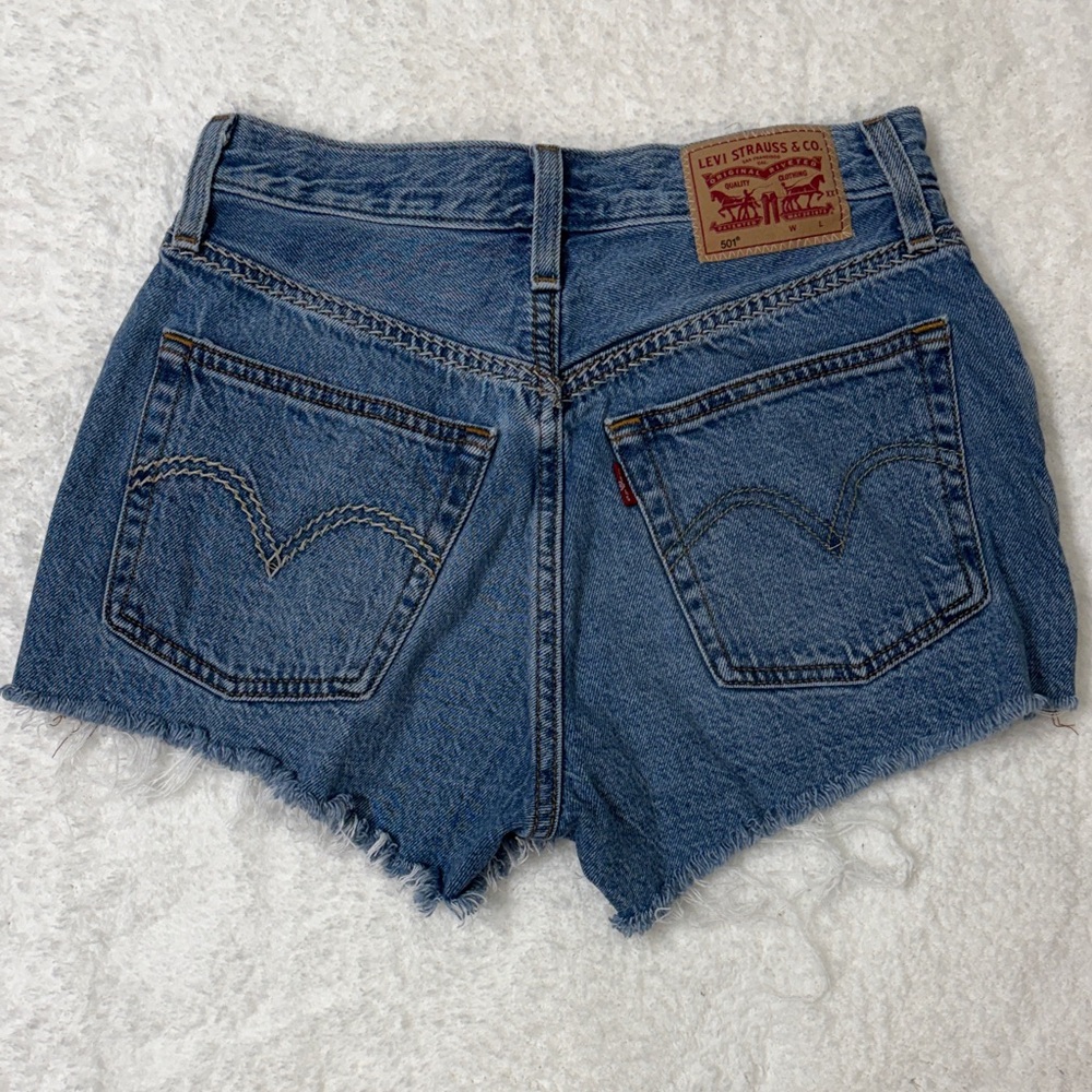 Levi 501 shorts with western stitch